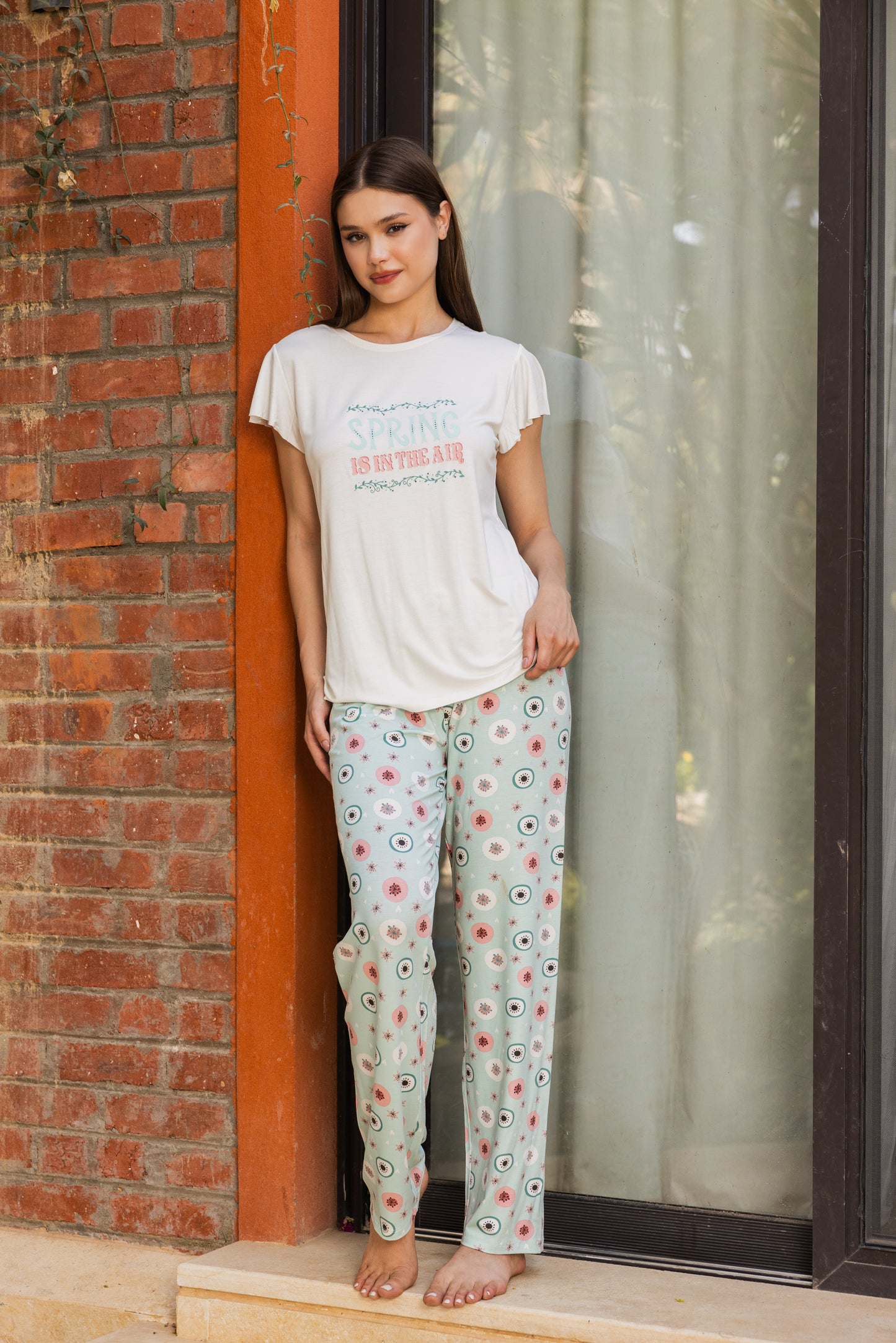 Off-white print top with fan-sleeve round pants