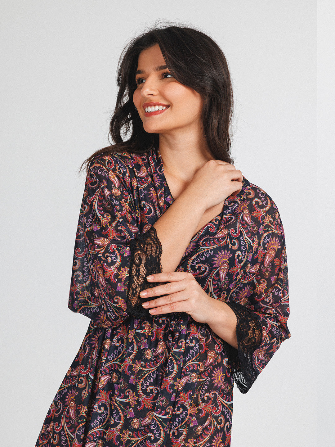 Short, patterned, tulle robe with black and purple cashmere sleeves
