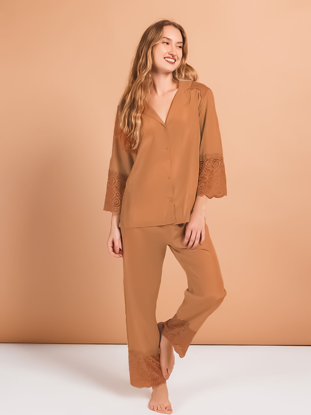 Classic pajama with lace shoulder, sky blue, cotton satin