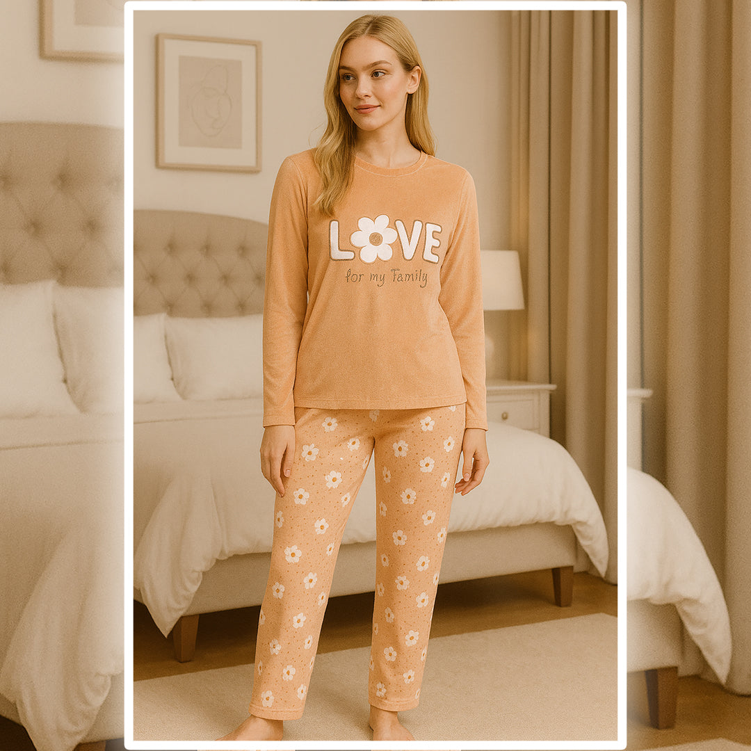 π "Long-sleeve top with a satin ribbon detail and simon-colored floral pants"