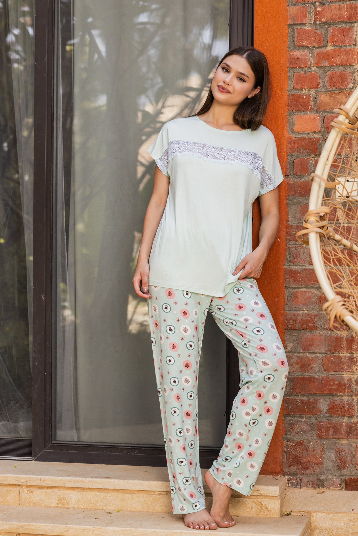 Off-white print top with fan-sleeve round pants