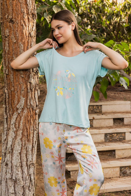 Printed top with long sleeves and rose satin pants