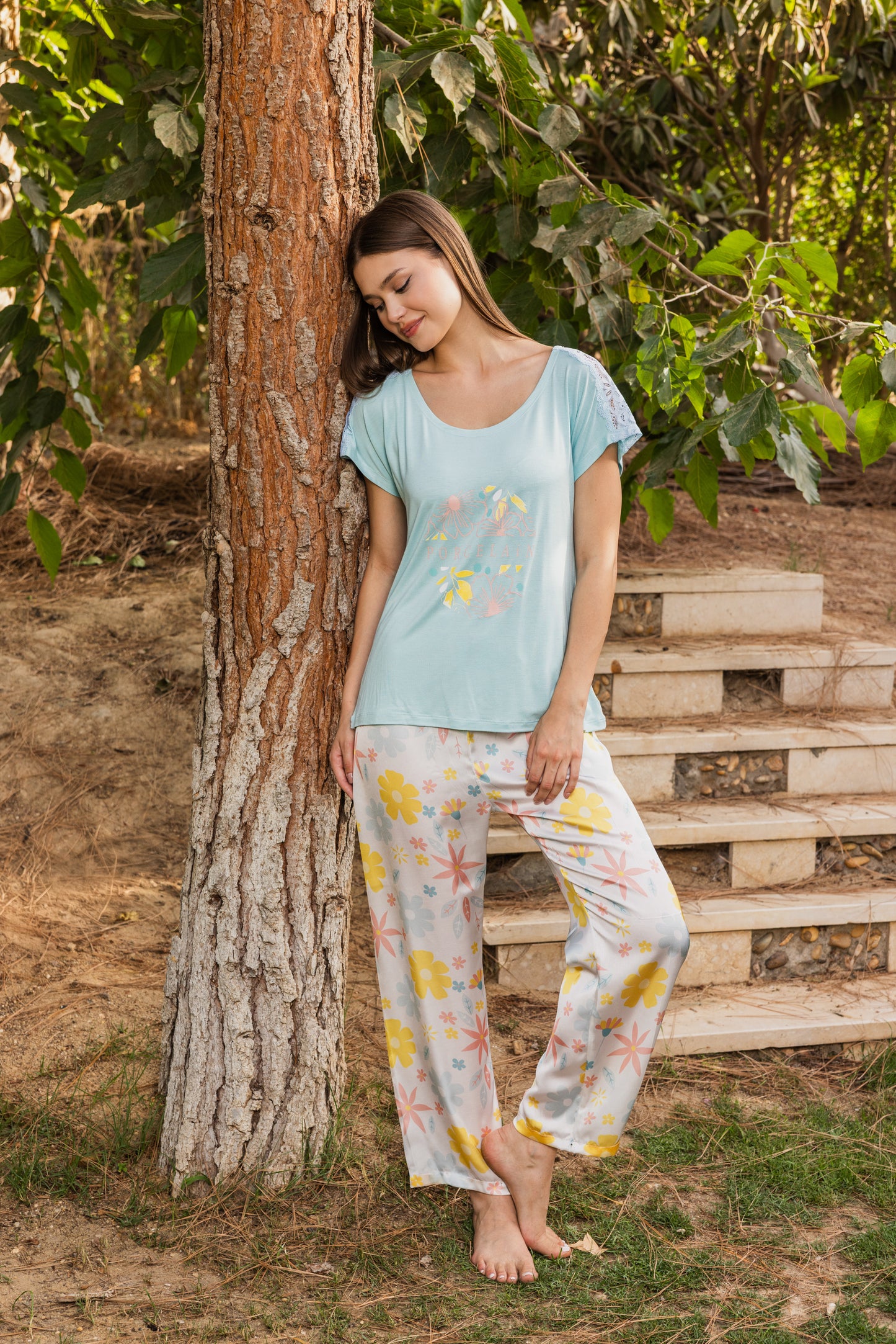 Printed top with long sleeves and rose satin pants