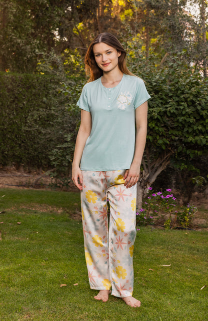 Embroidered half-sleeve top with a bandana and rose satin pants