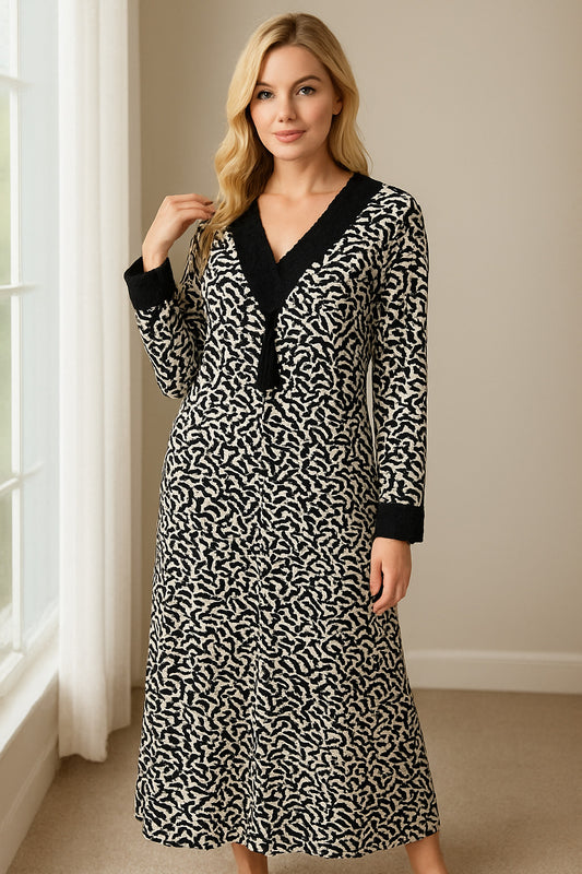 👉 “Tiger-print jalabiya.”