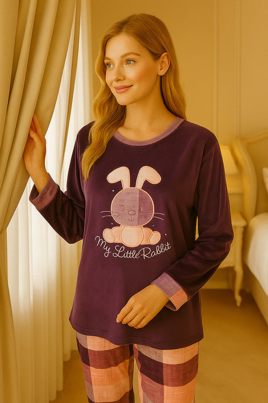 👉 “Mauve embroidered pajama.”