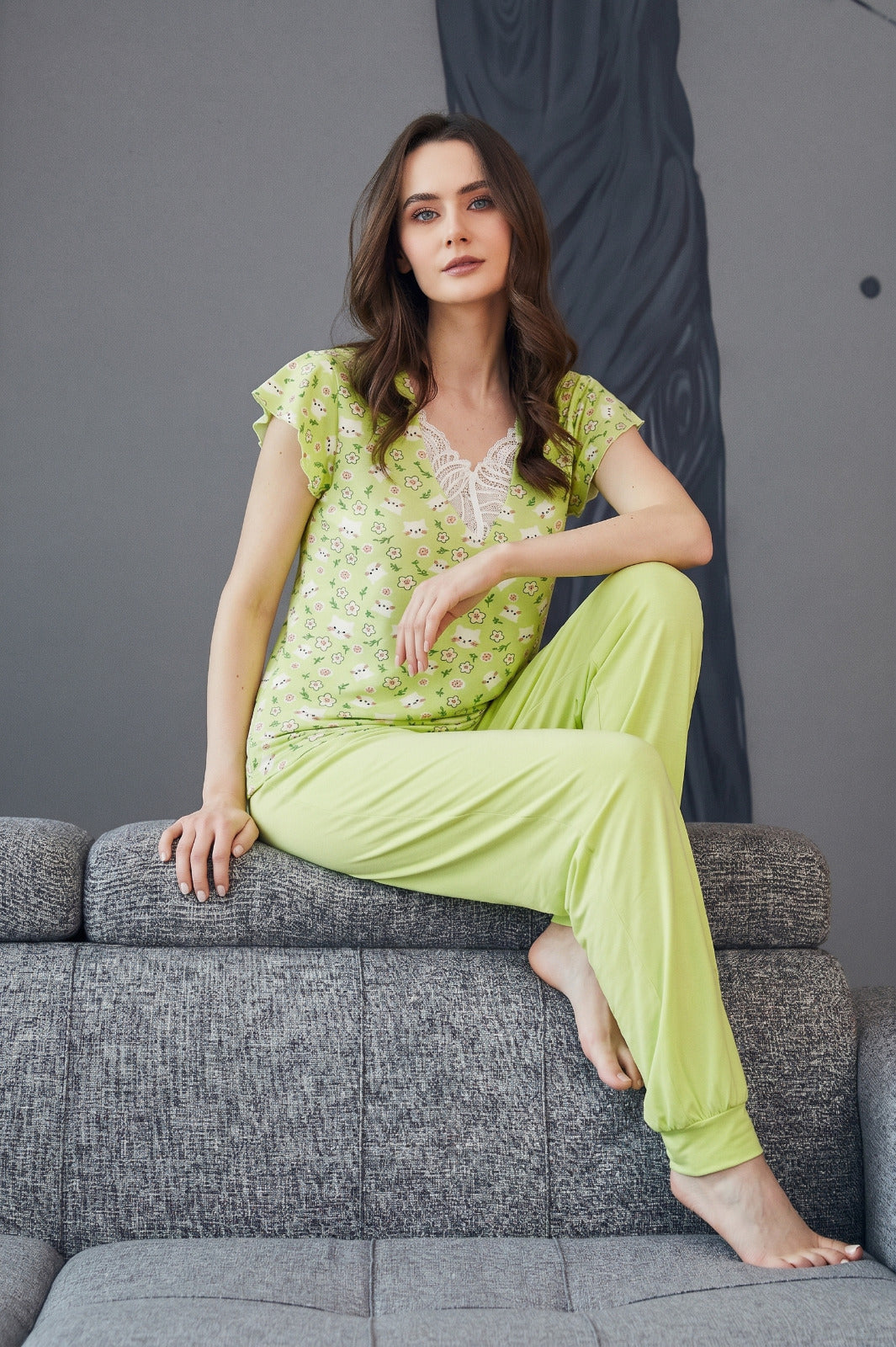 Lemon pajama with lace details and cat print